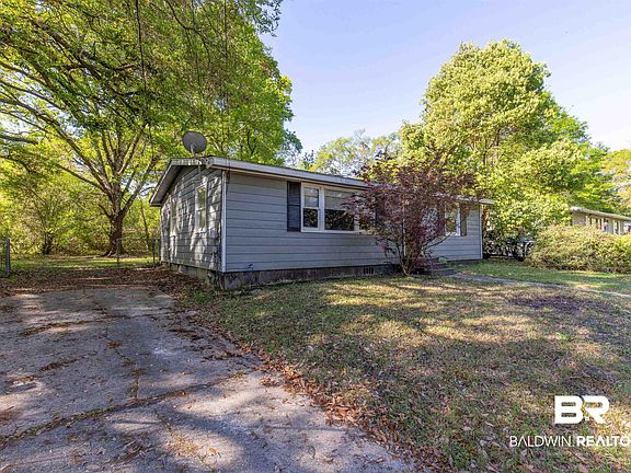 3rd image of 2503 Pineway Dr S