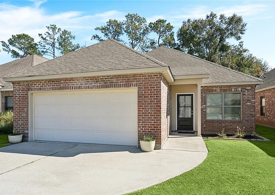 1st image of 127 Mirabeau Pl