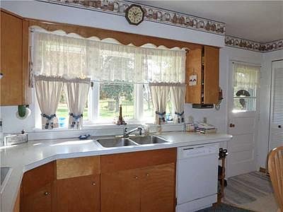 4th image of 64 Orchard Beach Dr