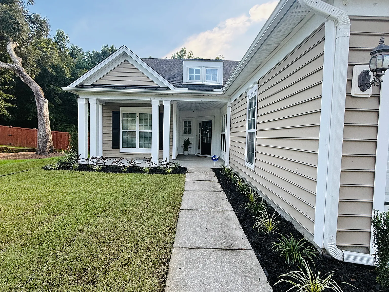 3 bed, 2506 sqft, $4,000 — Photo 2