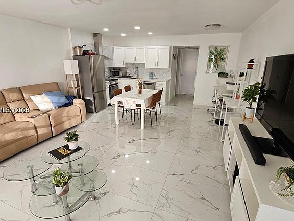 2nd image of 340 Oakridge S #340