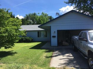 411 SW 3rd St, College Place, WA 99324