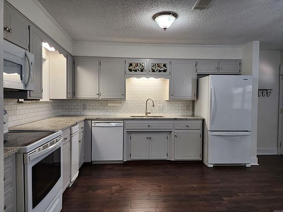 4th image of 210 Carl Dr APT C7