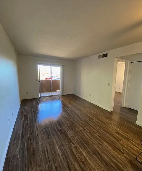 1810 E Blacklidge Dr #817 — Photo 1