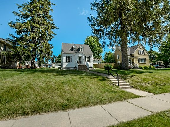 4th image of 312 E Division St