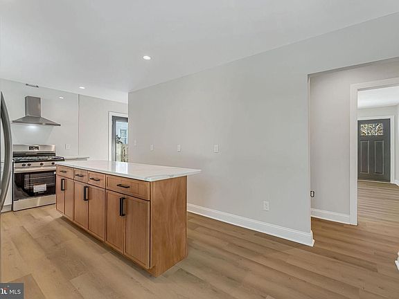 5th image of 23 Carolina Ave