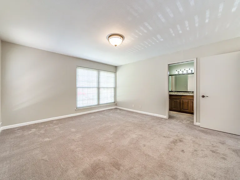 5866 Royal Rdg — Photo 7