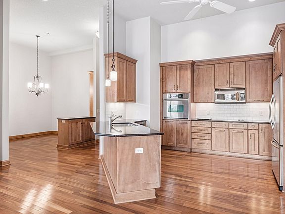 5th image of 555 Oak Ridge Pl APT 360