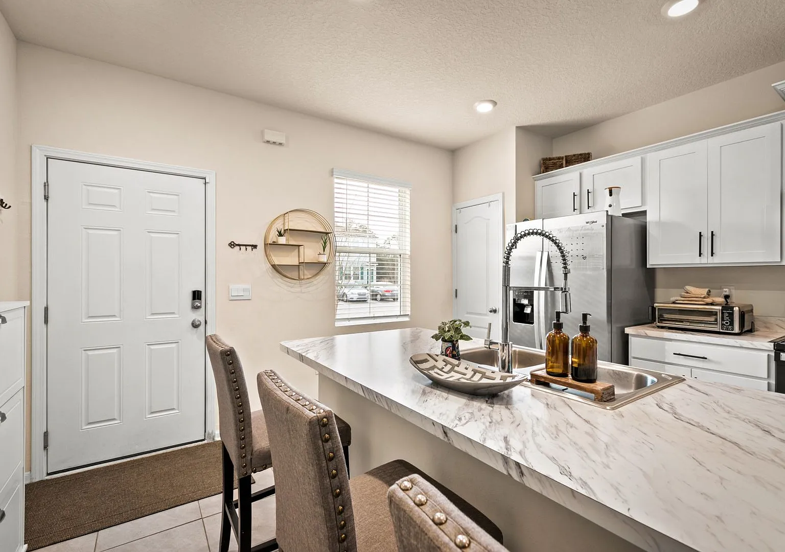 2-Bedroom Townhome for Rent with Private En-Suite Baths & Screened Porch — Photo 4