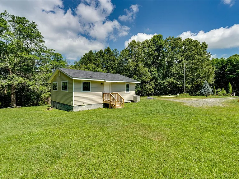 840 Emery Rd — Photo 18