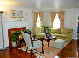 26 Potter St, Cranston, RI 02910