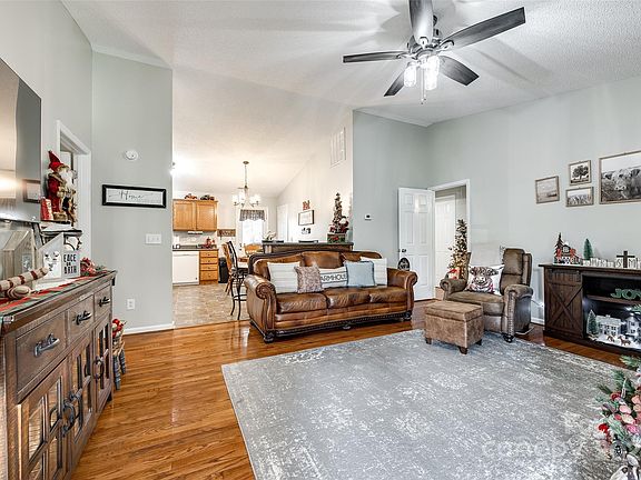 3rd image of 518 Ponderosa Dr
