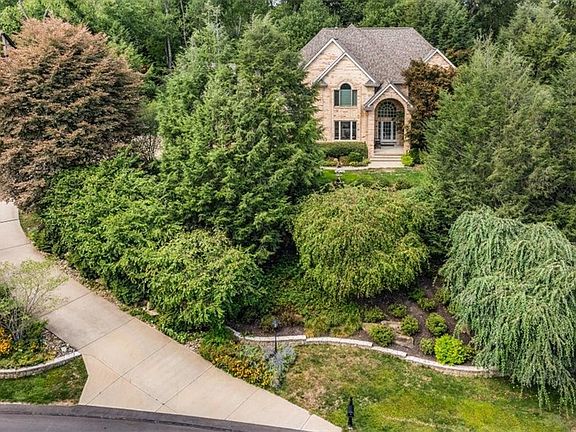 2nd image of 760 Stonegate Dr
