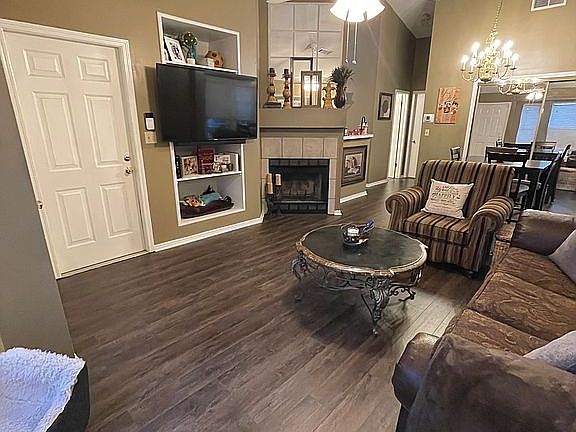 3rd image of 2832 Robinwood Ln