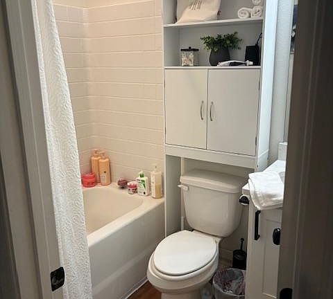 5th image of 301 Glade St