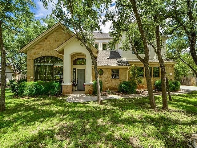 Beautiful Louie Hausman home in the heart of Lakeway! Acclaimed Lake Travis schools, lots of ameniti