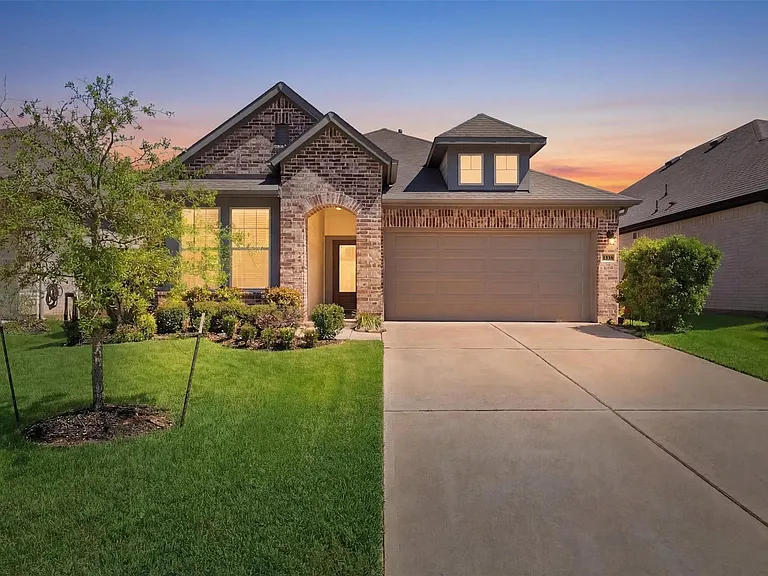 1338 Lakeside Creek Rd — Photo 2