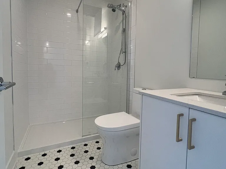 2070 Scott St — Photo 24