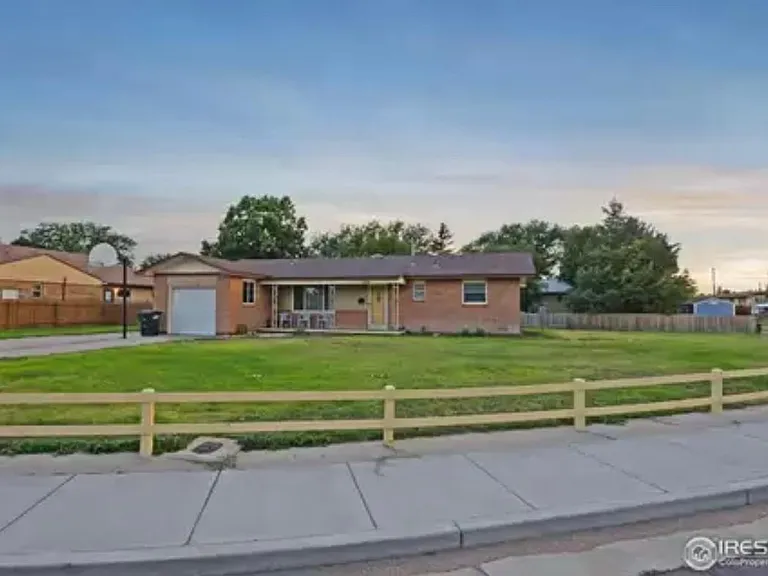 1421 Adams Cir — Photo 5