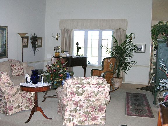 Living Room w/view of pond