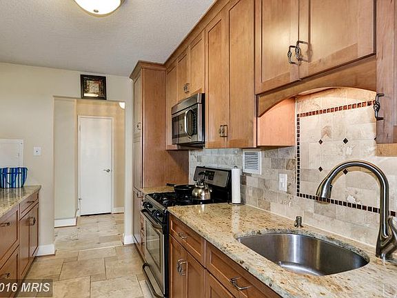 4th image of 118 Monroe St #13