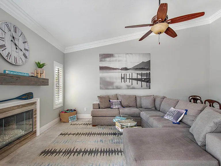 330 Del Flora St — Photo 6