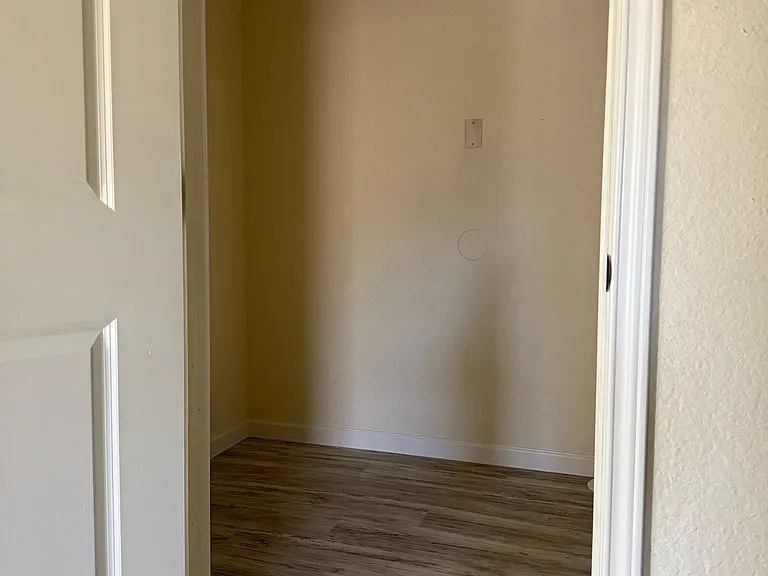 6004 Baylor St — Photo 4