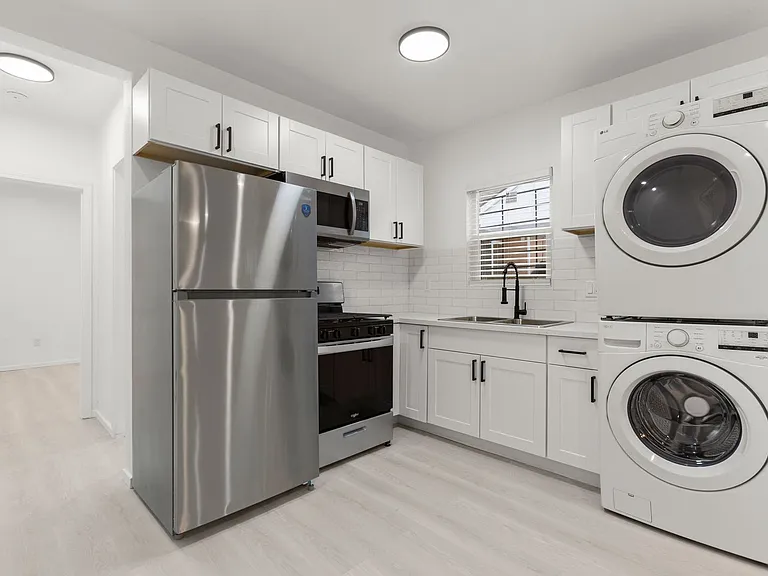 Beautiful 1 Bed 1 Bath — Photo 5