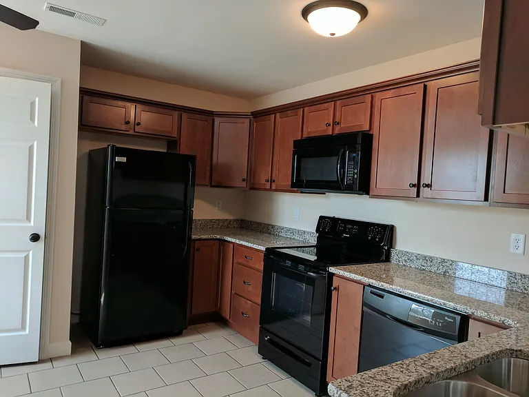 10547 Ellis Rd — Photo 6