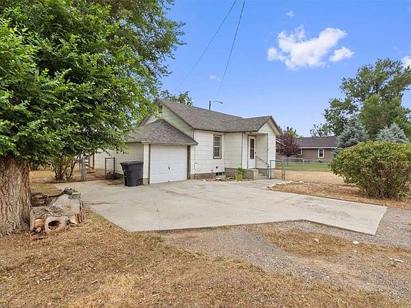 3rd image of 1741 Hawthorne Ln