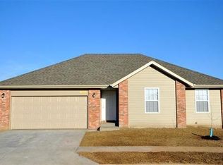 1038 S Strasbourg Ave, Springfield, MO 65802