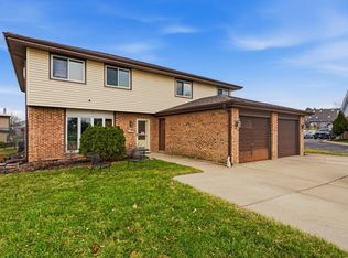 659 Terry Ct, Roselle, IL 60172
