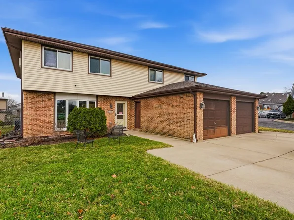 659 Terry Ct, Roselle, IL 60172