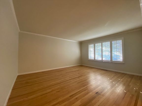 3rd image of 879 Hermiston Dr