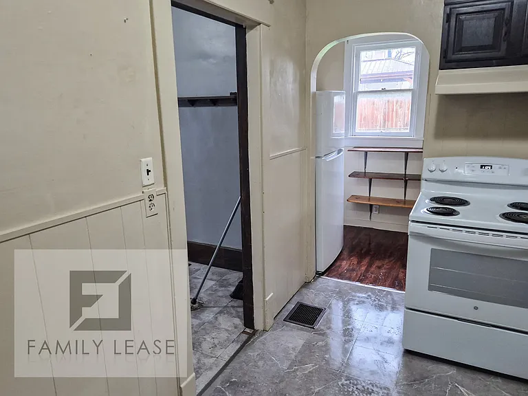 596 Lafayette Ave — Photo 10