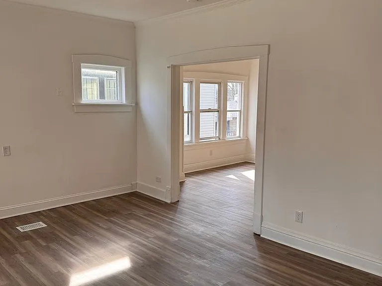 534 S Oakland Ave — Photo 2