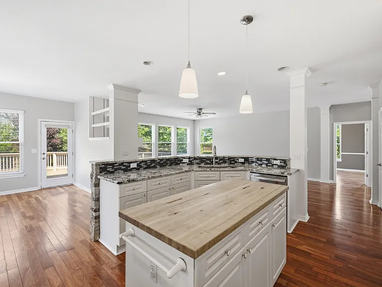 10505 White Pine Dr — Photo 10