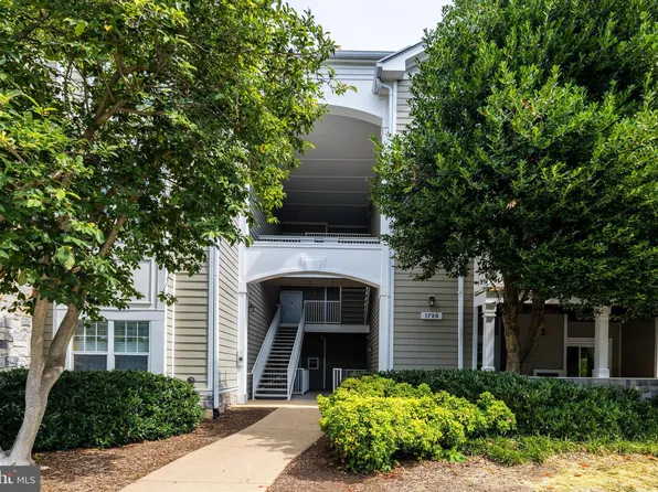 1720 Lake Shore Crest Dr APT 16, Reston, VA 20190