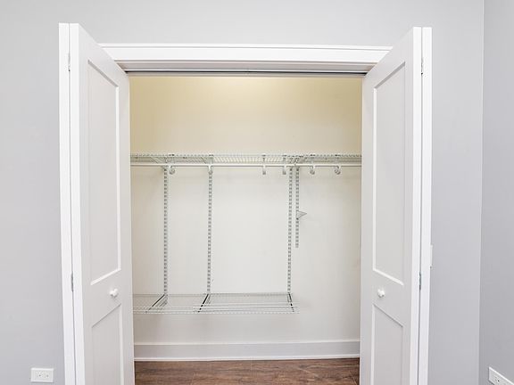 2nd image of 1801 W Touhy Ave #2