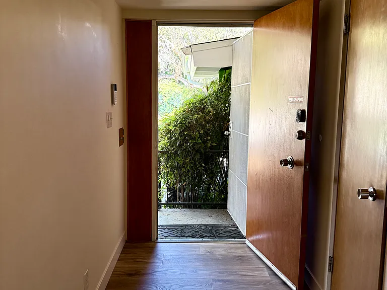 21451 Salamanca Ave — Photo 11