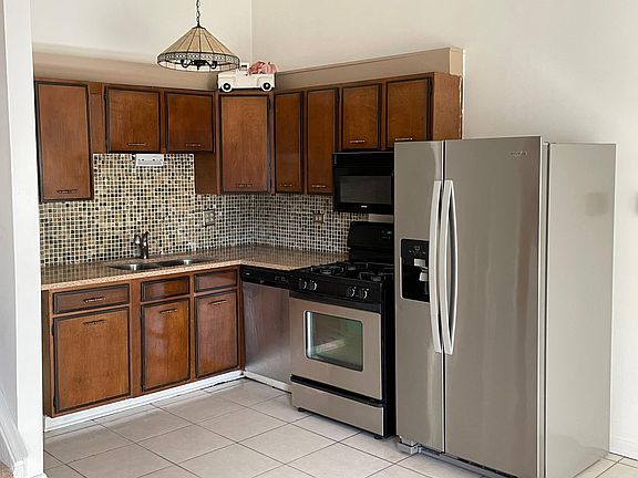 2nd image of 225 Troy Ln #225