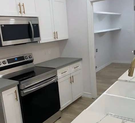 5th image of 215 Laredo Blvd