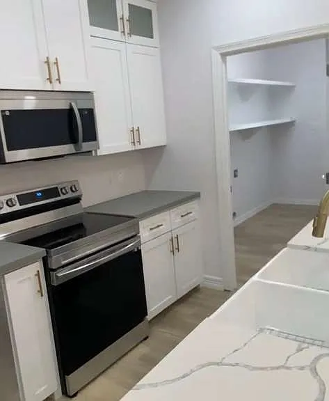 215 Laredo Blvd — Photo 5
