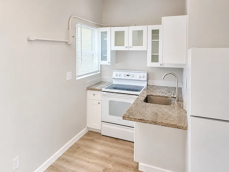 3801 N Andrews Ave — Photo 8