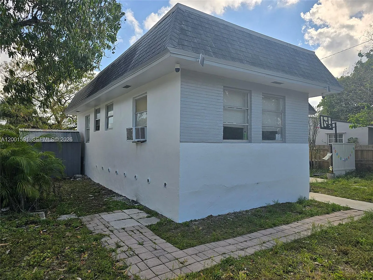 Building Photo - 2418 Sherman St #1