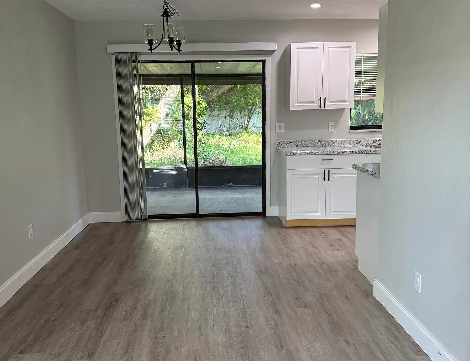 3 bed, 2.0 bath, 1000 sqft, $2,200 — Photo 4