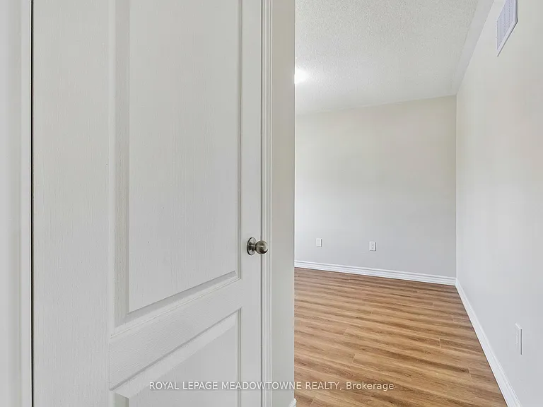 15 Learmont Ave #UPPER — Photo 30
