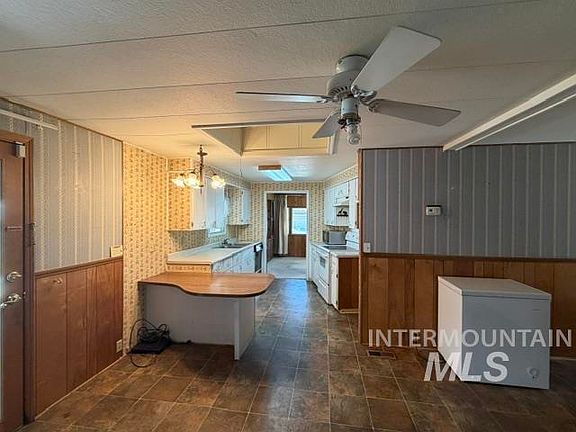 5th image of 19 S Rose Cir