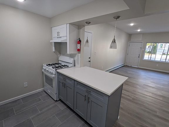 3rd image of 159-161 E Fort Lee Rd #1B