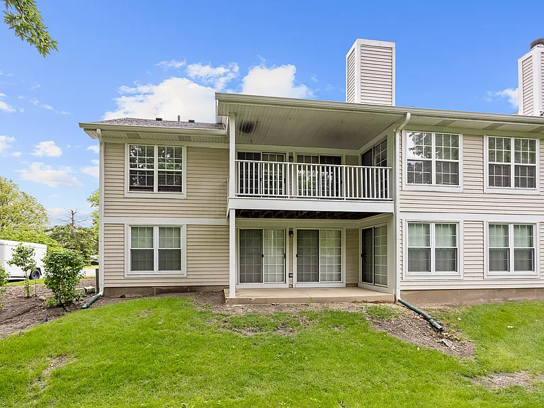 5S560 Paxton Dr #2H — Photo 27